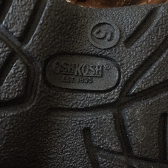 Oshkosh est. 1895 boy shous size 5.M - Picture 6 of 8